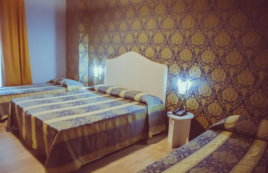 Hotel Floris-1
