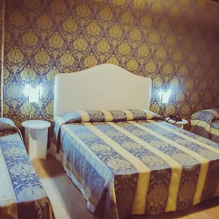 Hotel Floris-3